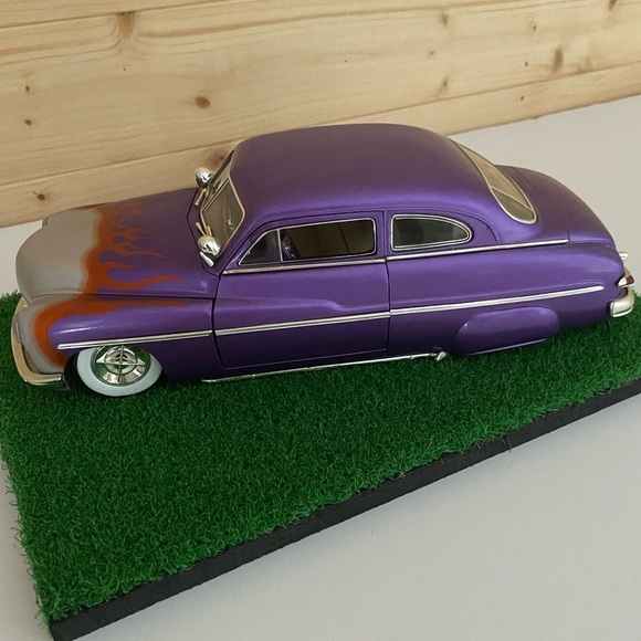 ERTL 1:18 Scale Diecast Car 1949 Mercury Lead Sled Coupe Purple with Flames - Picture 13 of 13